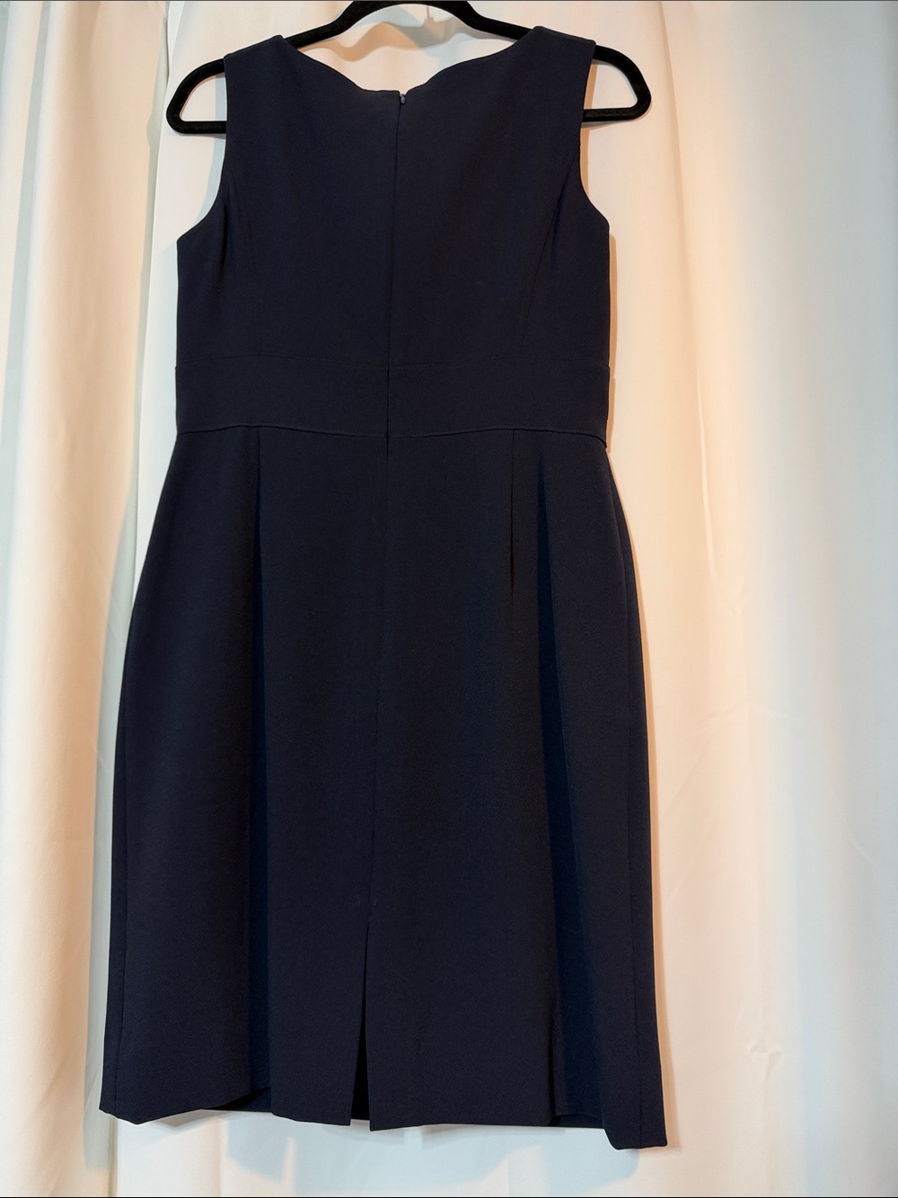 Tahari Navy Sheath Dress with Gold Hardware SZ 6P B9 - Picture 3 of 7